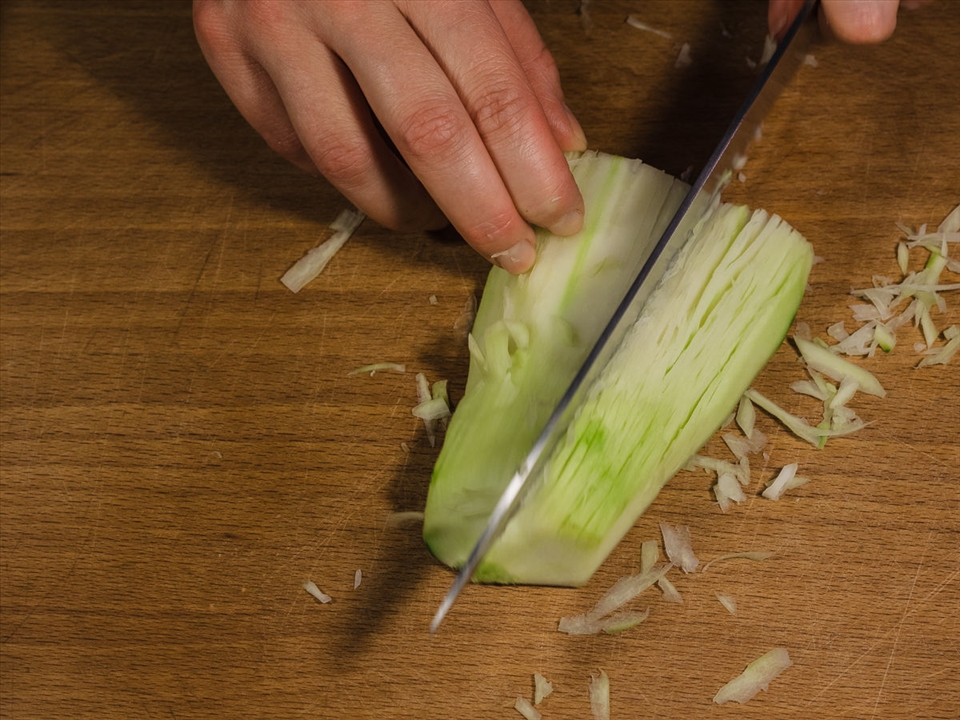 Chopping the surface of the green papaya