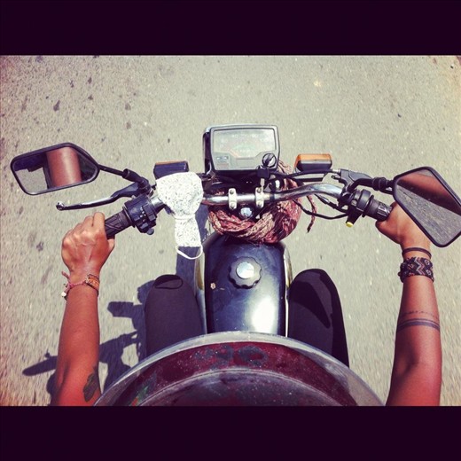 On the road from Sapa to MekonDelta, 3.000 km, 4 weeks, 100 Phos, 2 girls, 1 guitar and no Thit Cho.