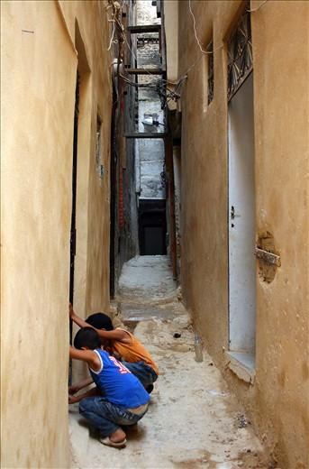 Out of waste, those two boys created joy in the alleys of Medina. I did get lost in the alleys and sometimes I got scared, when it became dark and quiet, but when I came across those children, I felt very peaceful inside of me. It calmed me down and watching them playing, without a clue of the rules, gave me a great impression of the Lifestyle the families living there. So many different looking Doors, windows, walls and hundreds of different smells, seem to make a fairy tale happen. Each alley seemed to tell a unique story.