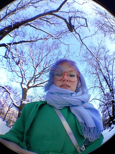 Cold; I place myself freely; I grow like the sky.