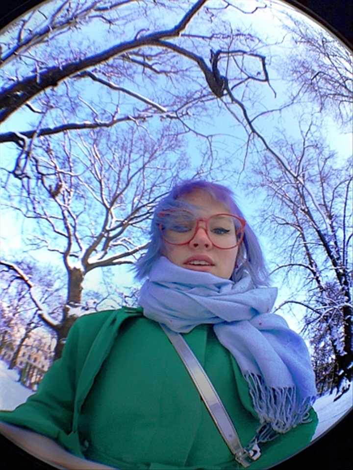 Cold; I place myself freely; I grow like the sky.