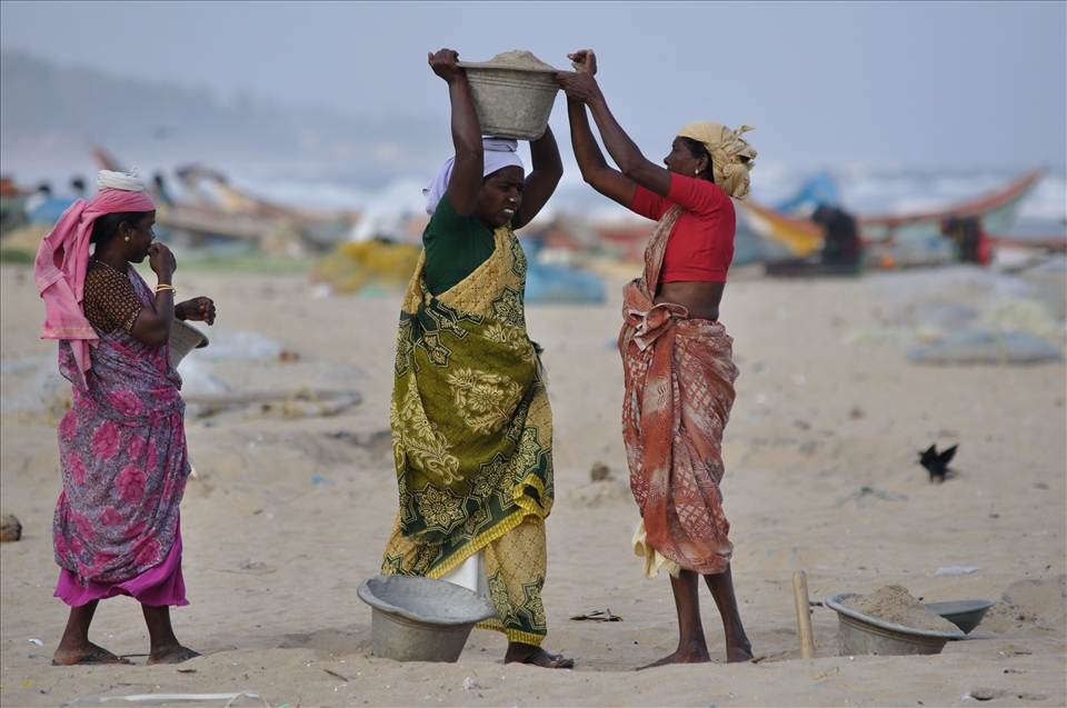 Man is earning money and women‘s have to take care of other „Home work“