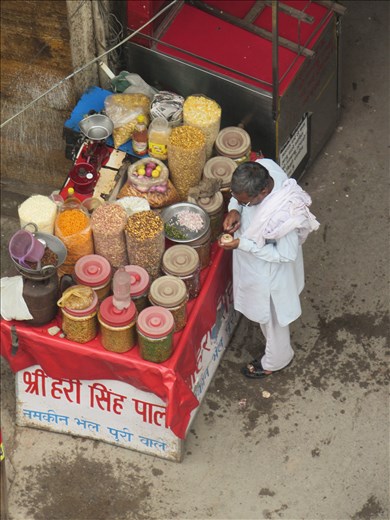 Street vendor, Paharganj, New Delhi. 