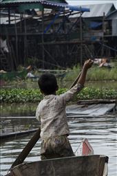 Even young children learn how to navigate with a boat in Kompong Phluk.: by spencerdrake, Views[308]