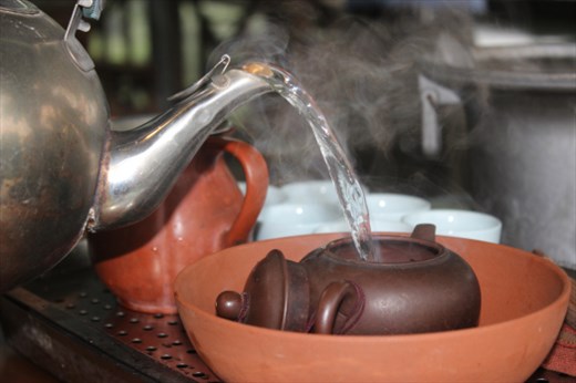 brewing chinese tea