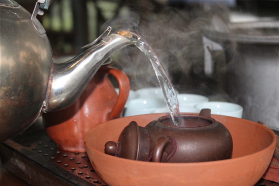 brewing chinese tea