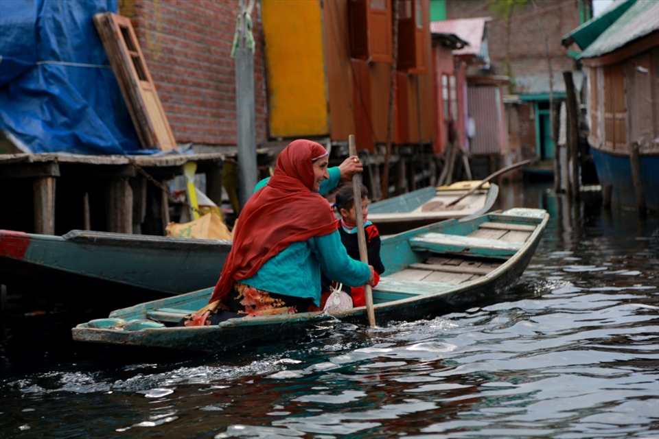 Lifestyles of the people here are bound to the Dal lake. People commute to around the lake by boat.