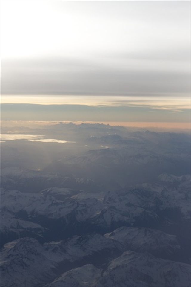 The Alps are the northern gates of Italy.
