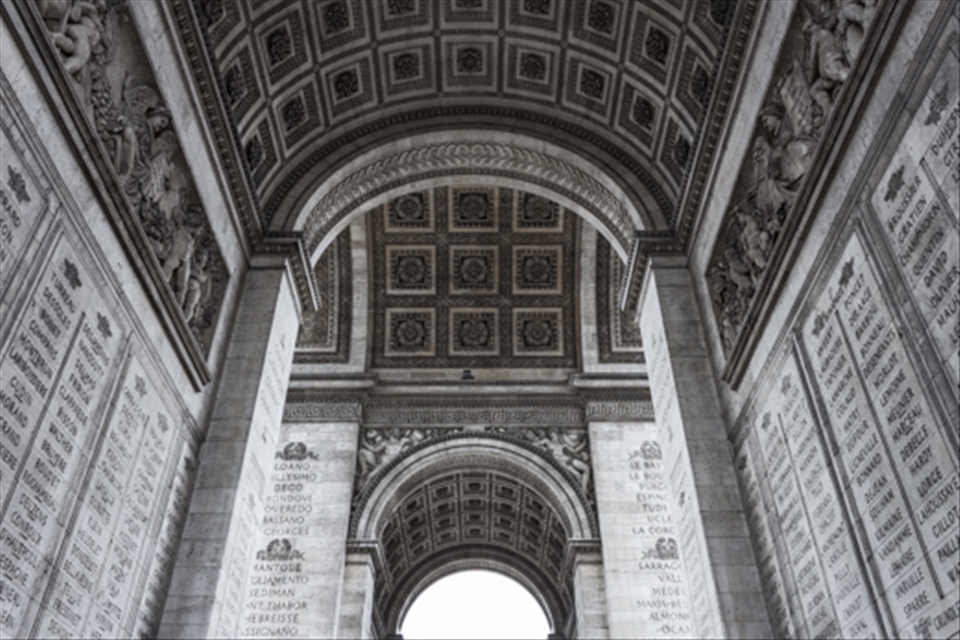 l'Arc de Triomphe - A famous example of neoclassical parisian architecture