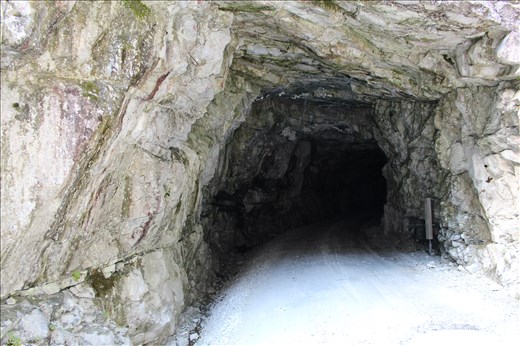 Unreinforced tunnel on the way to Bakkanosi.