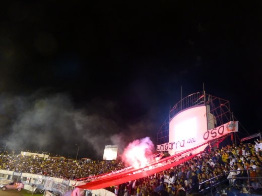 The Loja fans show support for their team.