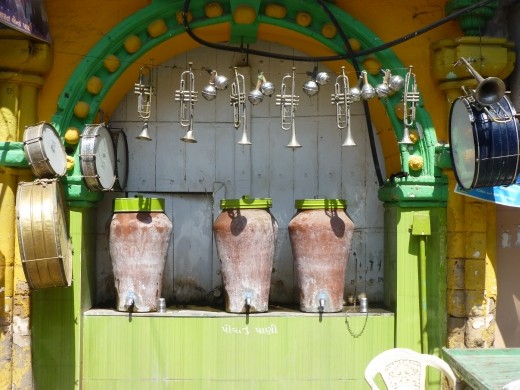 They like a tune in this town.