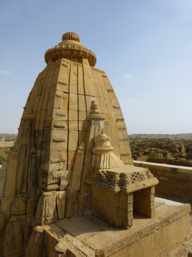 We stoppedoff at this abandoned city on the way to the desert.