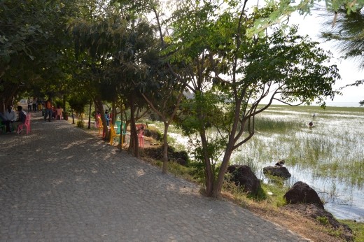 There was a nice walkway with bars and cafes along the lake.
