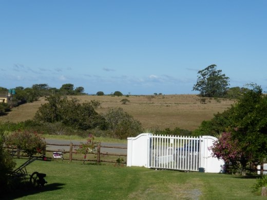 The house is located on the main road in rural Bathurst, but only 10 mins drive to the beaches at Port Alfred.