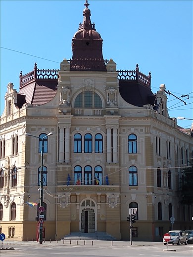 Lots of nice old buildings on the south side of the Bega River.