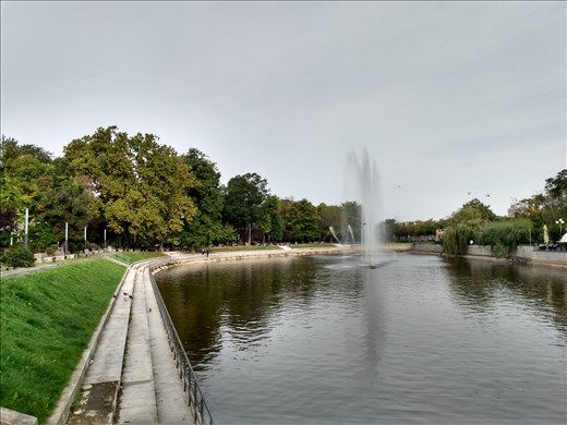 Water feature in a park in Arad.