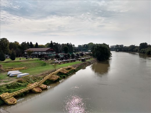 Ratio Beach restaurant lacked a beach !