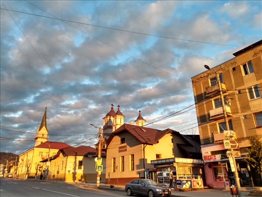 Vesus de Sus main street.