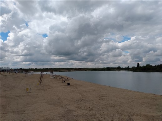 The 'beach' at Ghioroc Lake.