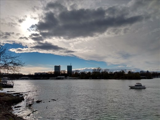 There is a nice path along the Danube for a Sunday stroll and to grab some fresh grilled fish at one of the shacks next to the river.