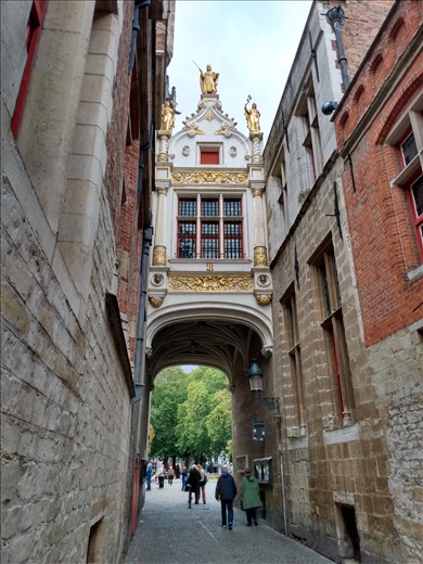 Lots of alleys to explore.