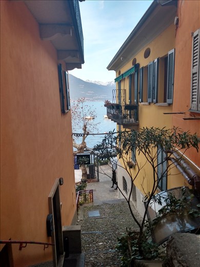 The streets of Veranna are nice to wander up and down.