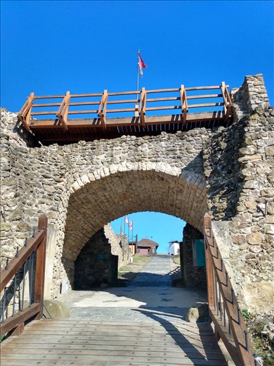 The entrance to the fortress in Szigliget.