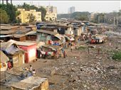 The beginning of Dharavi Slum, one of the biggest Indian slums with an estimated population between 600.000 and 1.000.000 people, situated in the economical heart of the sub-continent, Mumbai. Despite being famous for the movie 