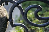 It starts at the fence in front of the New Town Hall illuminated by the sun.: by stpi1977, Views[247]