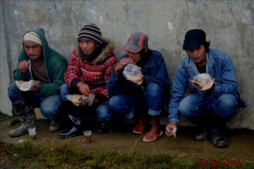 this is the way we eat, hand as spoon food in paper plate, soup in plastic cup, 