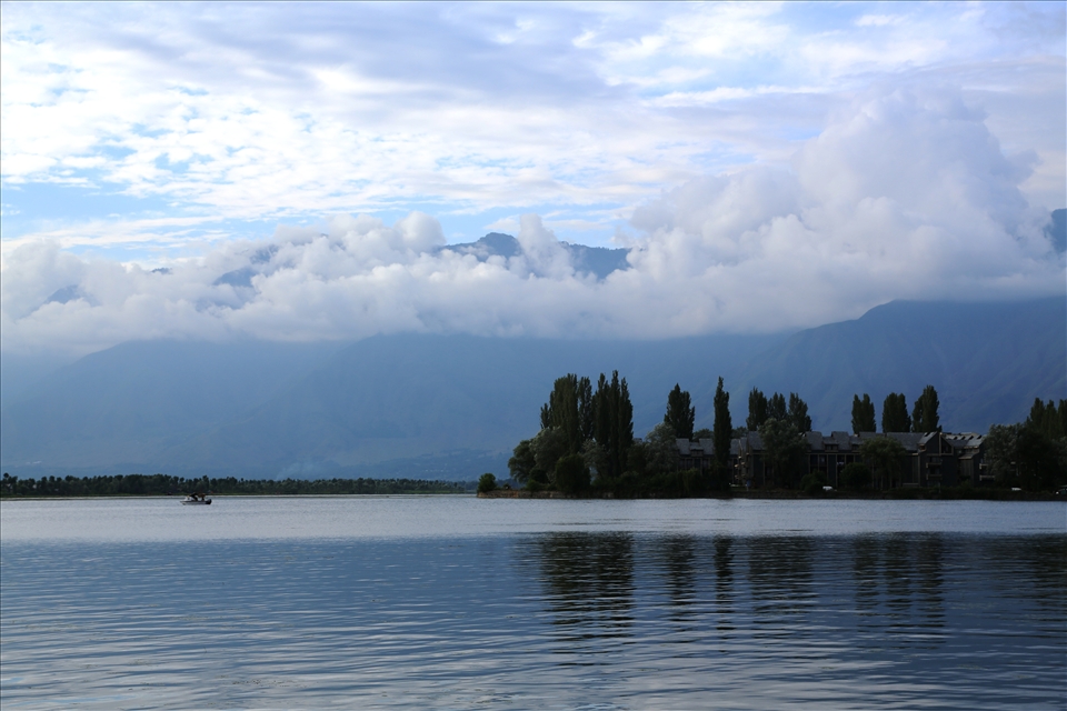 Dal Lake in the valley with crystal clear water