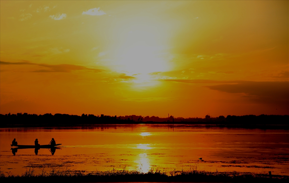 Splendor of the evening boating
