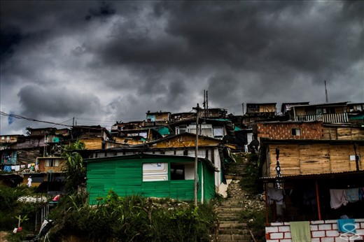 the other side of the coin.
arriving to the neighborhood, a dark cloud over the houses, threatening to flood everything.
location: ilegal territory invasion 