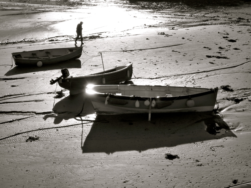 In Cornwall we were strolling on St Micheals when the light suddenly changed, urging me to take a shot.