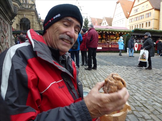 Tasting the schneeballen! Whaaattt!?