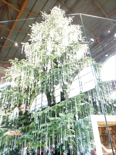 Christmas tree at Hauptbahnhof in Zurich...