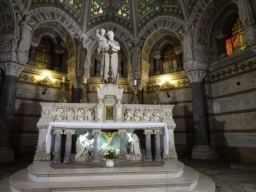 Side chapel of Mary within the Basilica proper
