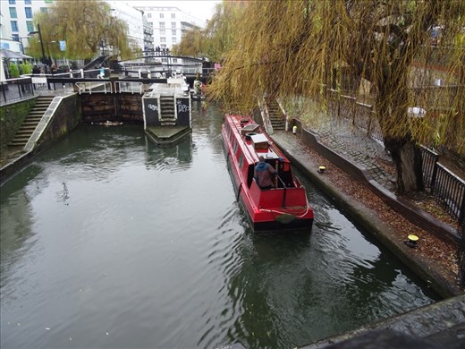 2 narrow boats entering a lock