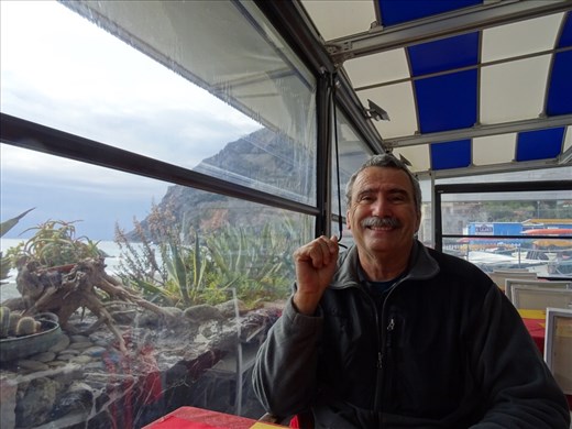 Pizza by the beach in Monterosso