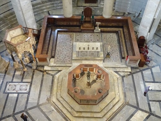 Baptismal font, Pisa Baptistery, from above