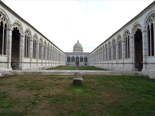 Quiet green space in the centre of Pisa's monumental mausoleum.