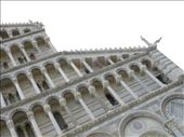 Upper facade of Pisa Cathedral. Note the pink(ish) column towards the right side: by supergg, Views[341]