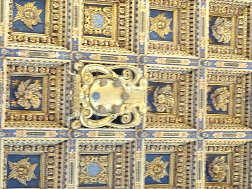 23kg of gold cover the 50 metre long ceiling of Pisa Cathedral