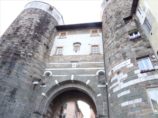 Gate of Elise, Lucca