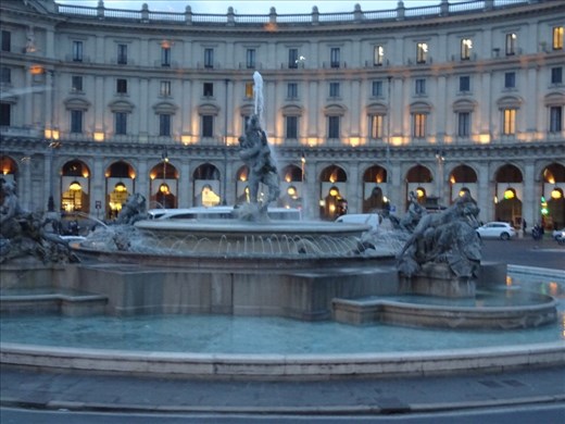 Fontana Di Naiads at dusk