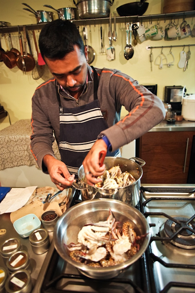 Tossing the crab curry