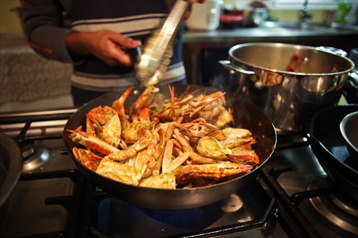 Crab curry cooking