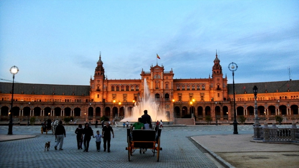 The Spaniards appreciate the little things in life more than I've ever seen in any other cultures. They live in such a beautiful country where so much history was built around. Plaza de Espana was something I walked by everyday, and I always stopped by and just stood there and fell in love everyday.
