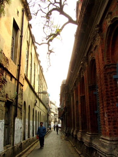 One of the many lanes in the old city leading to the artisan's village. Kolkata, India